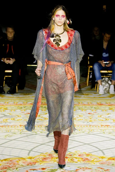Look 48